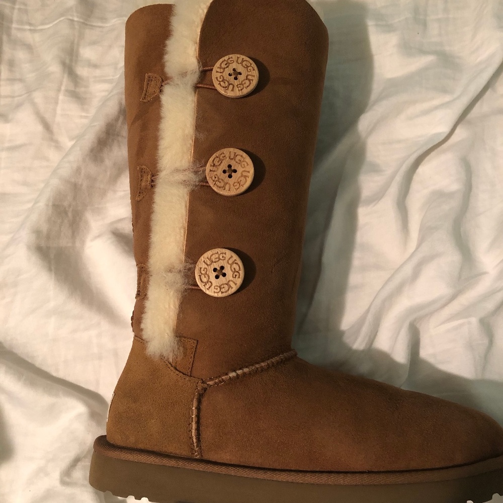 UGG boots-Bailey Button